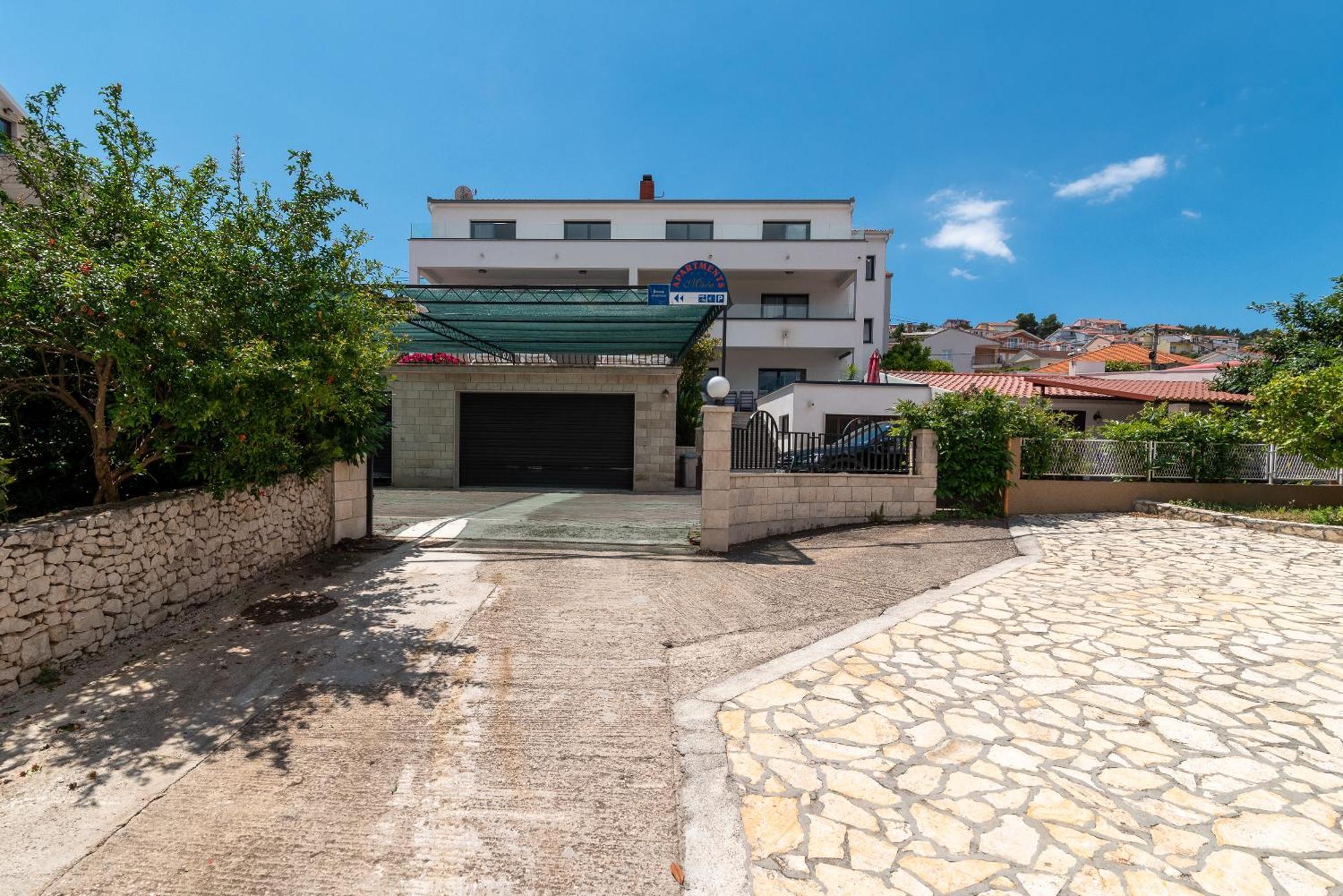 Maca Apartments & Suites Trogir Exterior photo